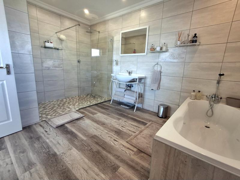 4 Bedroom Property for Sale in Da Gama Bay Western Cape